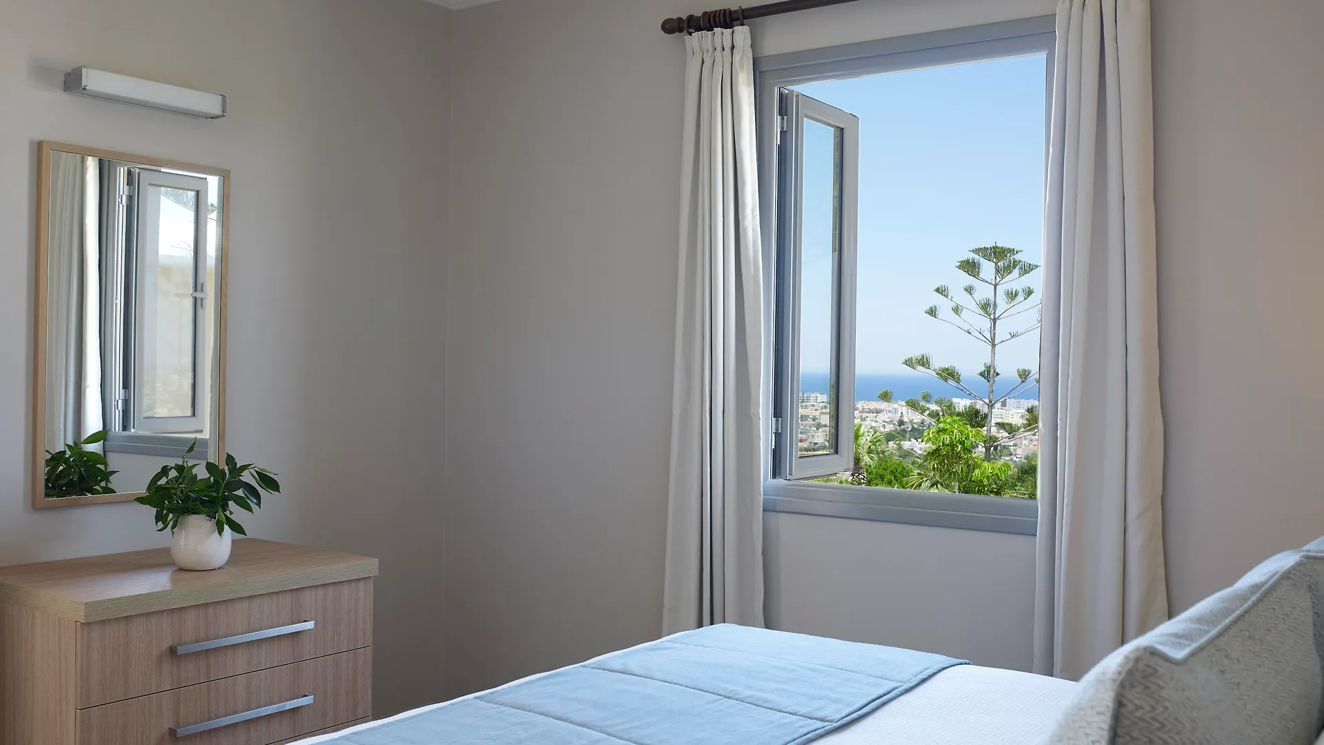 **** Hotel Louis St. Elias Resort & Waterpark Protaras Cyprus